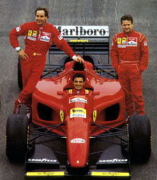 Жан Алези (в кокпите новой Феррари 412Т), Герхард Бергер и тест-пилот команды Никола Ларини во время презентации 1994 года